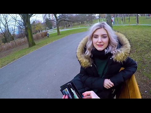 ❤️ Înghite sperma fierbinte a unui străin pentru bani - muie în parc de Eva Elfie at ro.assistirhentai.ru